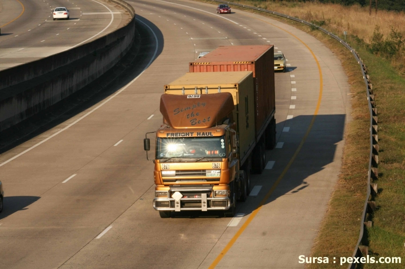 Avantajele și dezavantajele unui șofer de camion