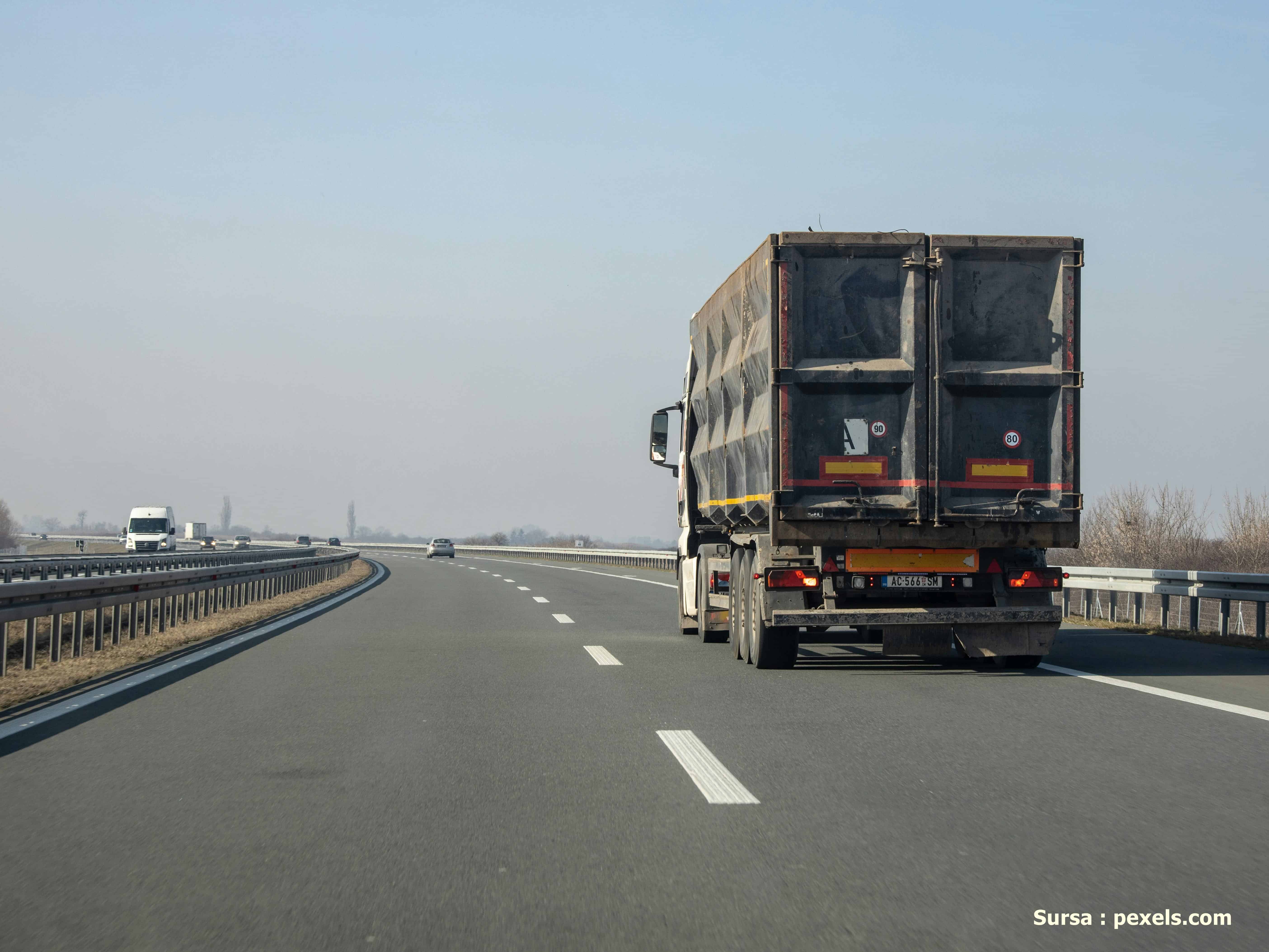 Cum arata o zi din viata unui sofer de camion? 